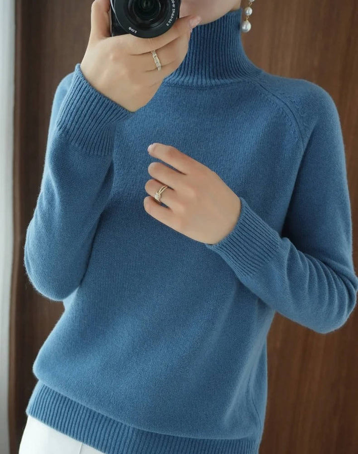 Pull vert miel ample et court, col roulé confortable, vêtement hiver basique et chic.