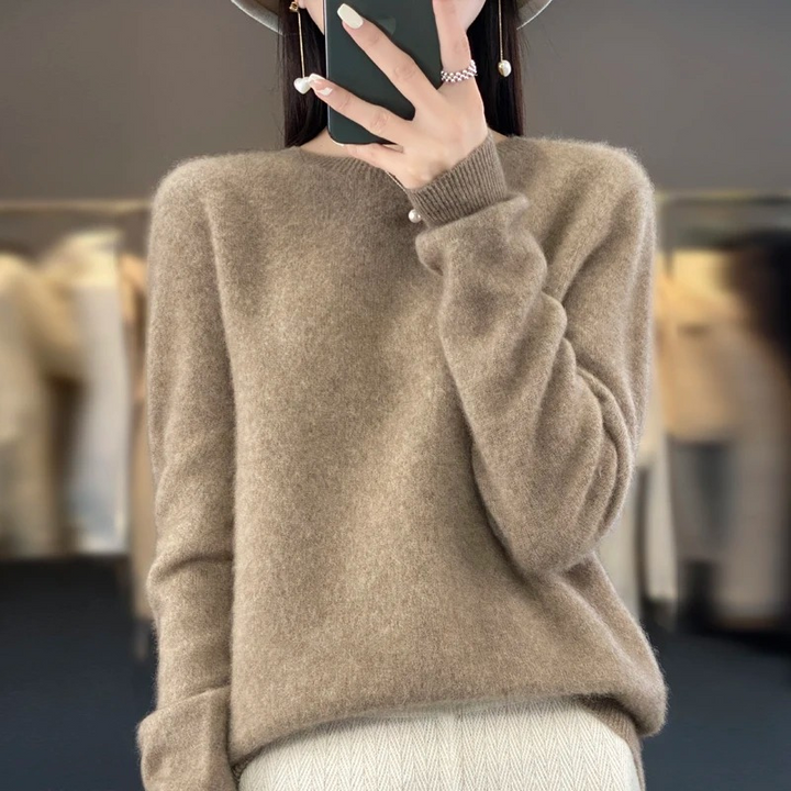 Pull doux femme gris, confortable et élégant pour un style casual chic. Idéal collection automne.