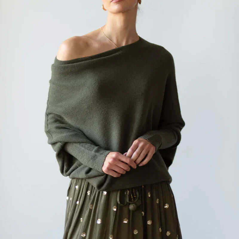 Vêtement femme, pull élégant avec détails drapés asymétriques pour toutes occasions.