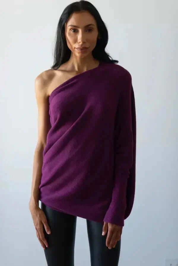 Haut femme chic, pull asymétrique et drapé, pour un look tendance et moderne.