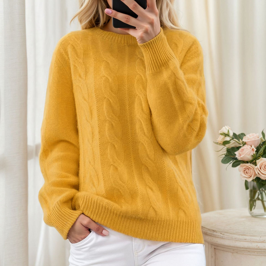 Pull femme en maille chaude et élégante, tricot classique pour un confort hivernal optimal.
