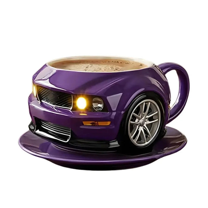 Mug à café fantaisie en forme de voiture 3D. Design automobile créatif. Parfait pour une boisson chaude à la maison.
