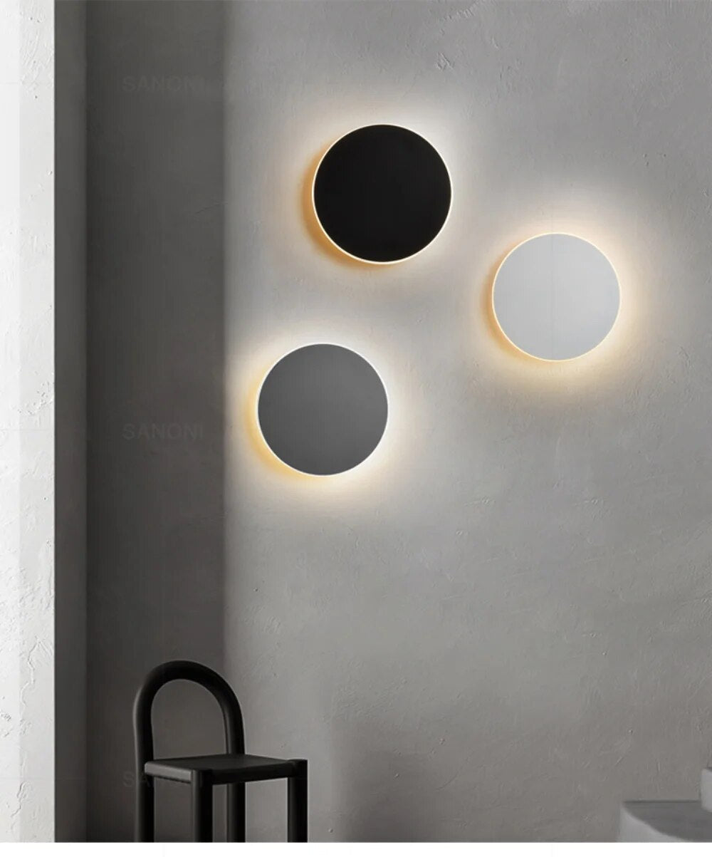 Lampe murale Lumeo LED discrète, design moderne et minimaliste. Éclairage économe pour décoration intérieure.