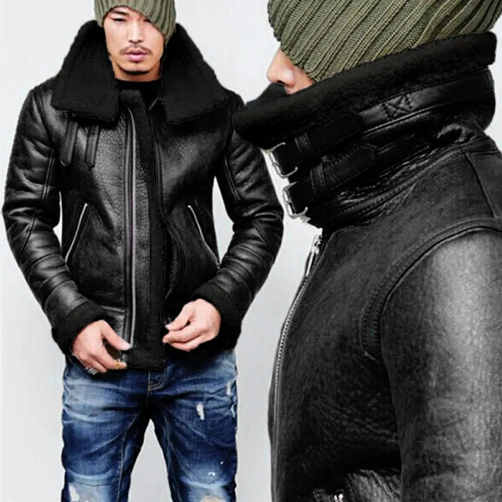 Veste homme hiver chic en cuir rouge vin, style sophistiqué. Chaude, décontractée et parfaite pour l'hiver urbain.