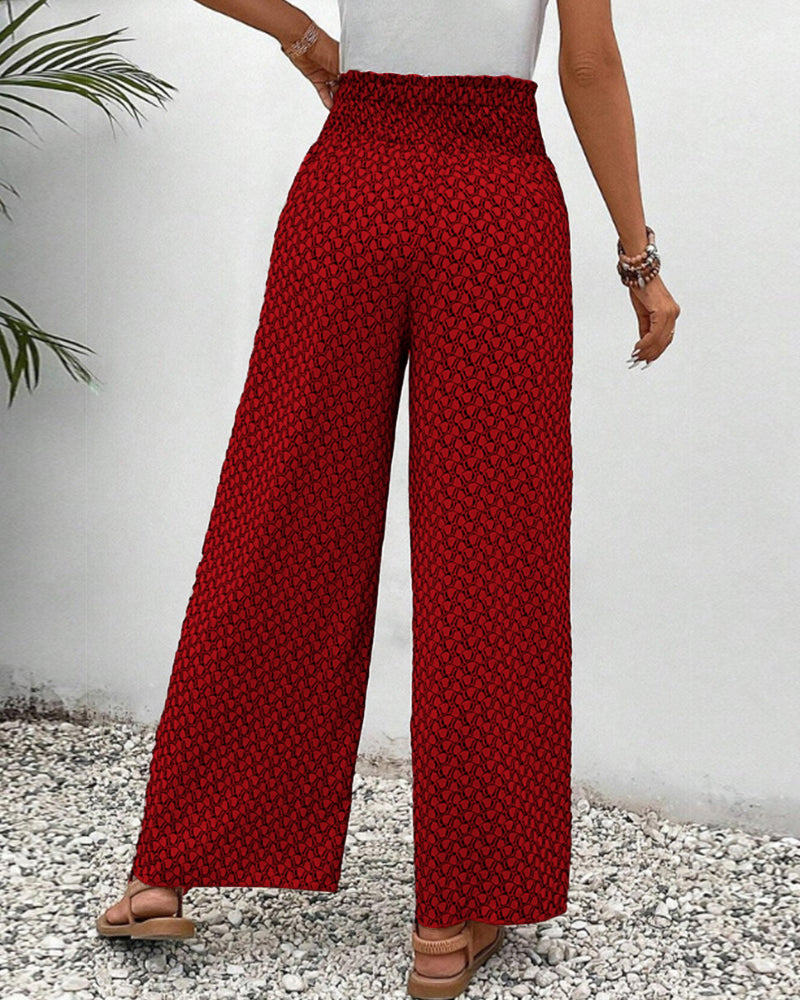 Modèle portant un pantalon large taille haute femme, silhouette élégante et moderne. Vêtements chic.