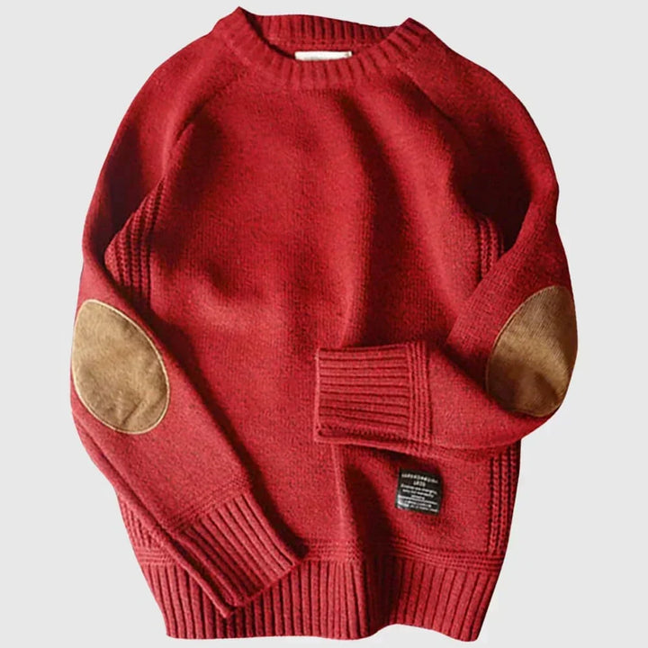 Modèle portant le pull homme élégant, illustrant son confort et son adaptation parfaite à un style moderne.