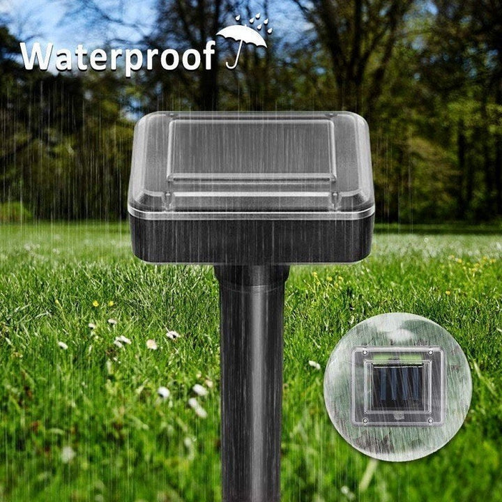 Répulsif solaire discret pour extérieur, protégeant votre jardin des souris, taupes et autres serpents nuisibles.