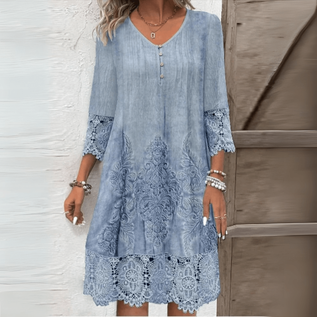 Chic robe midi femme à col V avec détails en dentelle et manches trois-quarts, idéale pour look décontracté ou élégant.