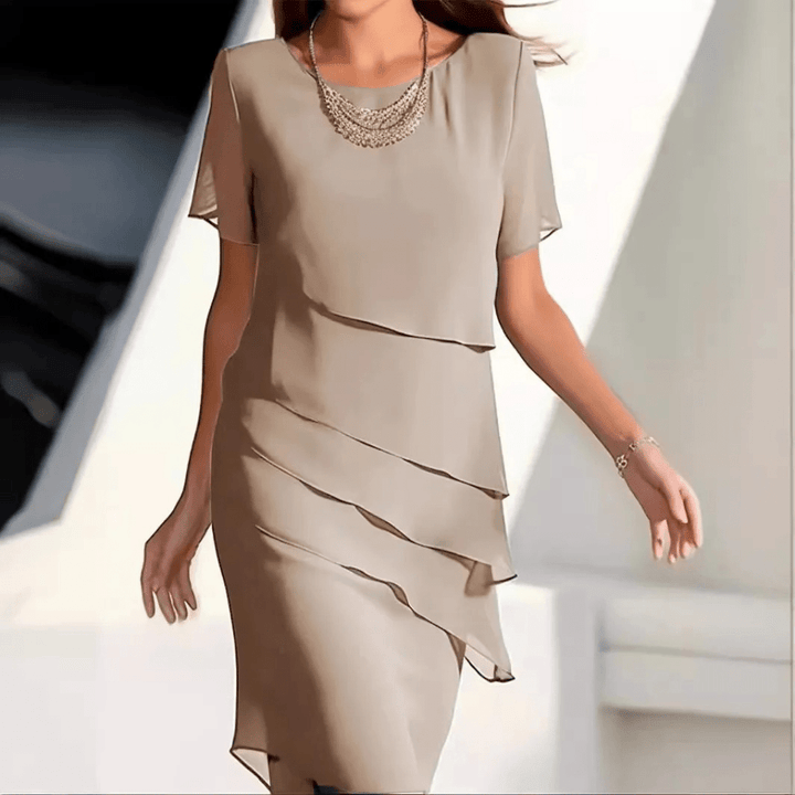 Magnifique robe midi élégante et casual pour femme, parfaite pour un style polyvalent en toute saison.
