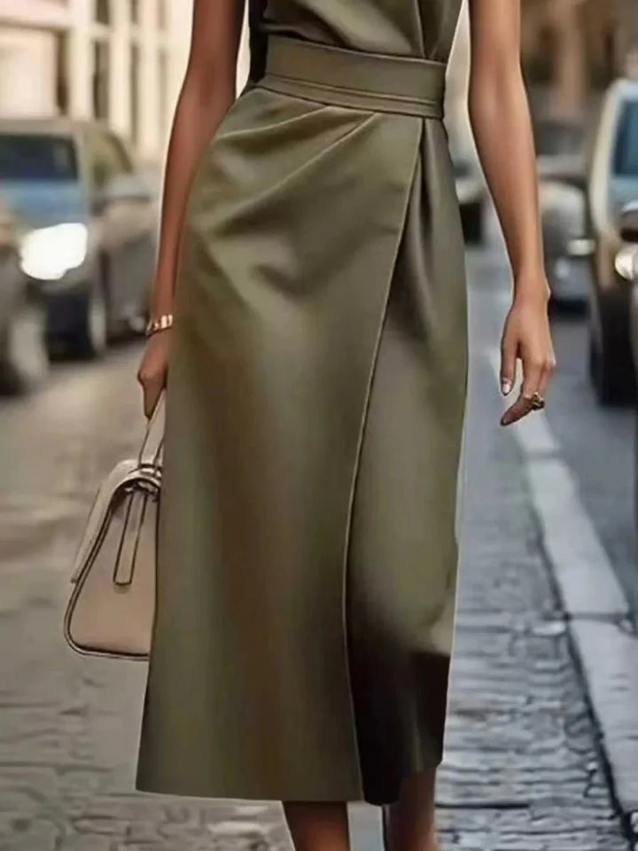 Robe midi élégante femme, sans manches, confortable, idéale pour le bureau, la soirée ou les loisirs.