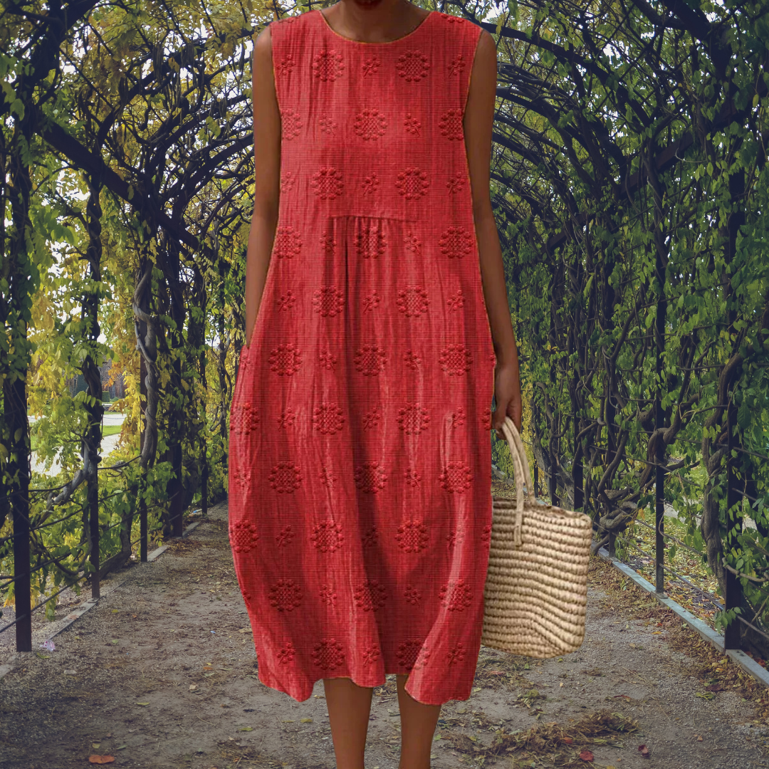 Robe trapèze fluide femme, sans manches, longueur midi, motif bohème chic pour un confort estival élégant.