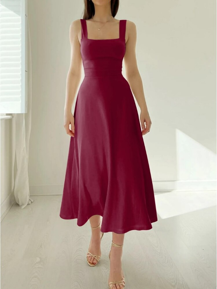 Mannequin portant une robe midi trapèze sans manches, chic et confortable pour femme, style moderne.