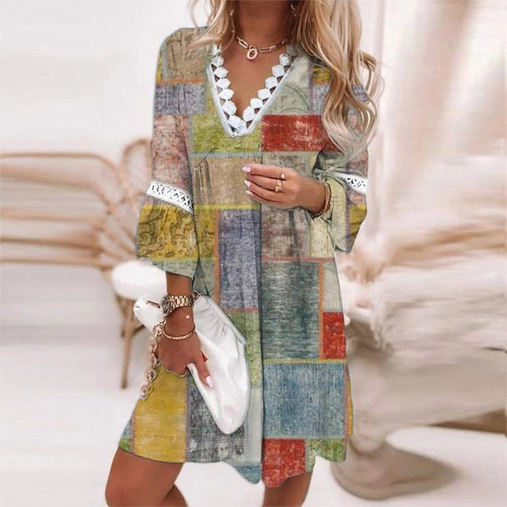 Robe d'été fleurie légère et confortable pour femme. Mini robe trapèze chic décontractée à col en V.