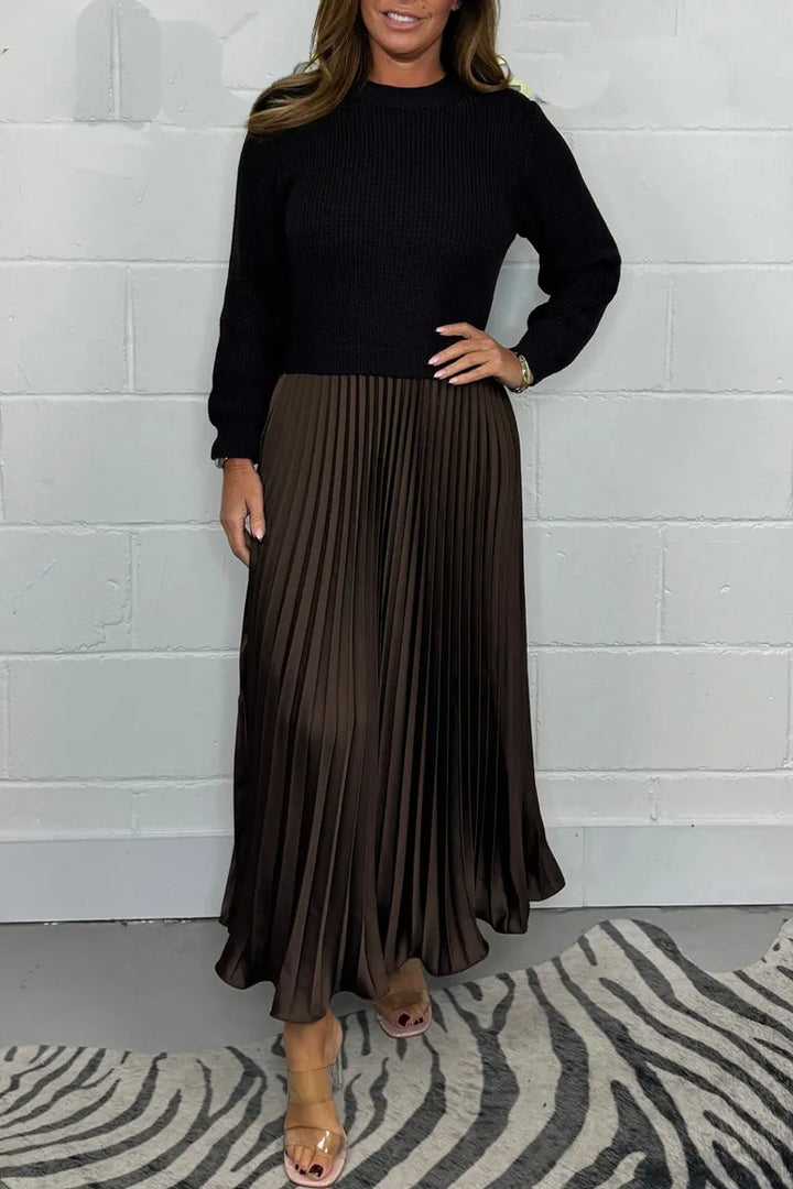 Élégante robe midi plissée pour femme. Idéale pour un look automne-hiver chic et versatile.