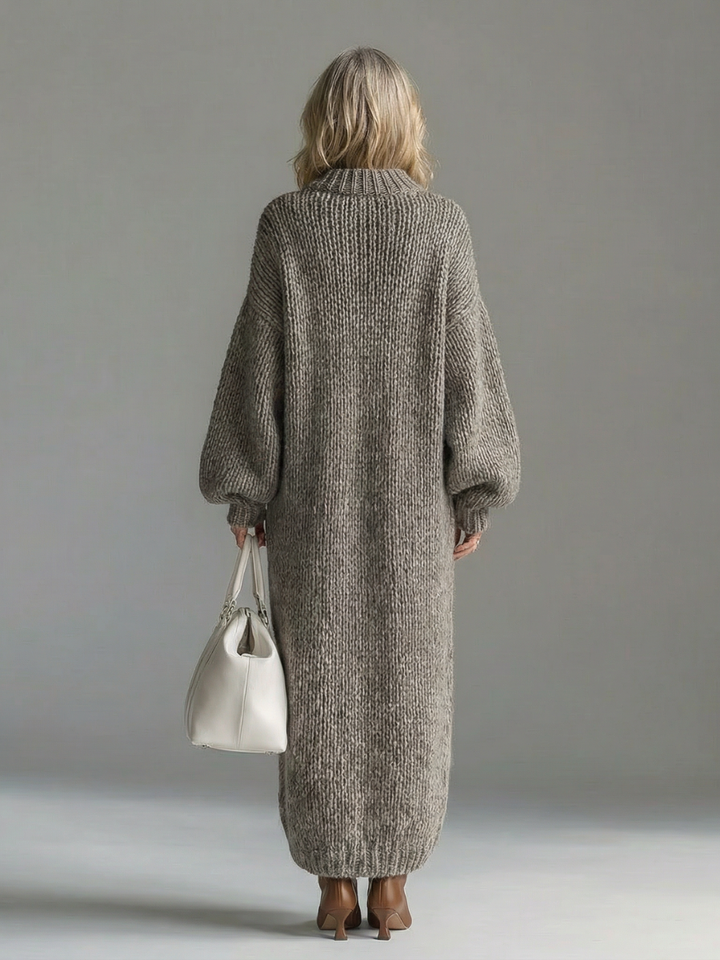 Look mode: robe pull oversize femme, chaude et cosy, idéale pour un style hivernal décontracté.