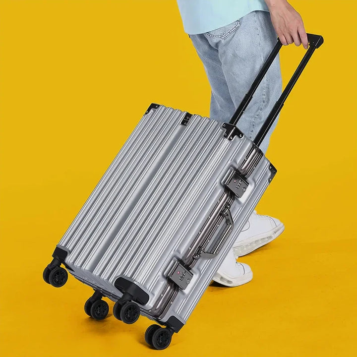 Bagage rigide roulant, sécurité accrue, parfait pour voyage longue durée.