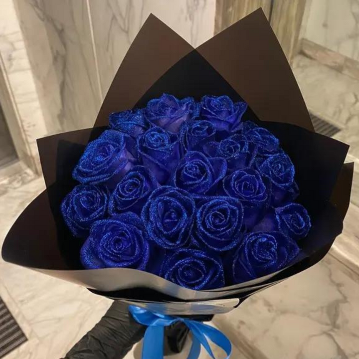 Rose rouge conservée éternelle, cadeau romantique idéal pour la Saint-Valentin ou anniversaire. Décoration florale de luxe.