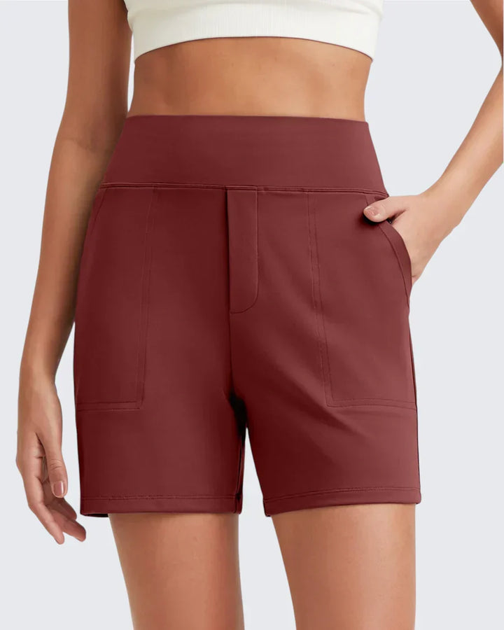 Mode femme: short confortable taille haute, poches pratiques, look quotidien ou vacances d'été.