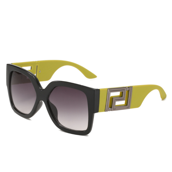 Découvrez nos lunettes de soleil carrées oversize, un accessoire mode unisexe tendance pour une protection solaire maximale.