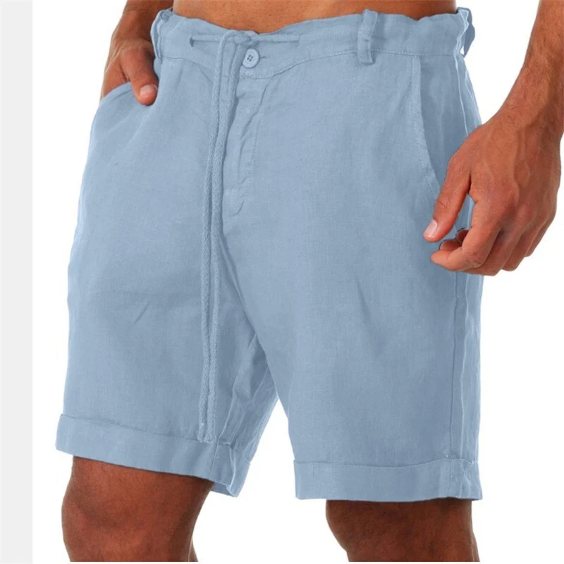 Short homme Iven tendance estivale. Léger, confortable pour un look décontracté moderne et stylé.