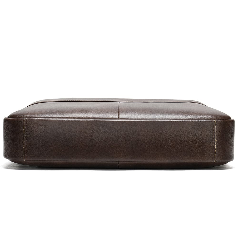 Sac à main homme en cuir vegan polyvalent, présenté avec un portefeuille, accessoire complet pour lui.