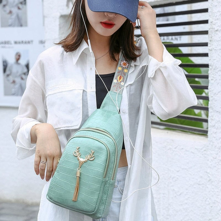 Sac banane femme en cuir vegan, très pratique et tendance. Idéal pour porter à la taille ou en bandoulière.