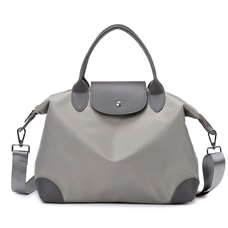 Texture détaillée du sac à main cabas femme, élégance et qualité pour la mode.