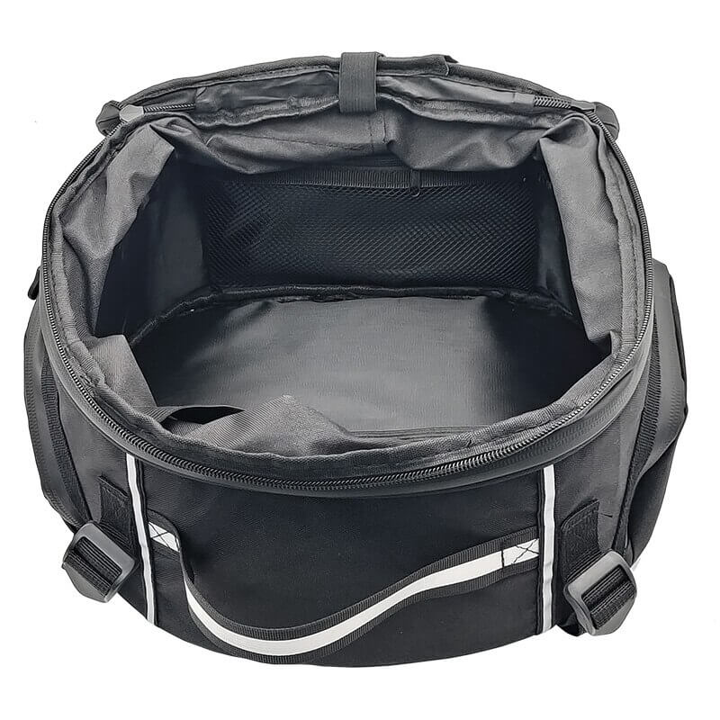 Bagage moto étanche noir robuste pour transporter vos accessoires et équipement moto essentiels.