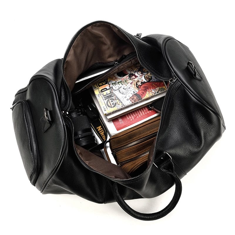 Détail de la poignée en cuir du sac de voyage femme, gage de confort et robustesse.