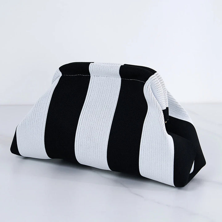 Pochette femme colorée en tissu, très légère et tendance, idéale pour l'été.