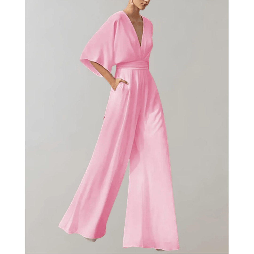 Combinaison femme moderne taille haute avec jambes larges, offrant confort et élégance. Vêtement polyvalent.