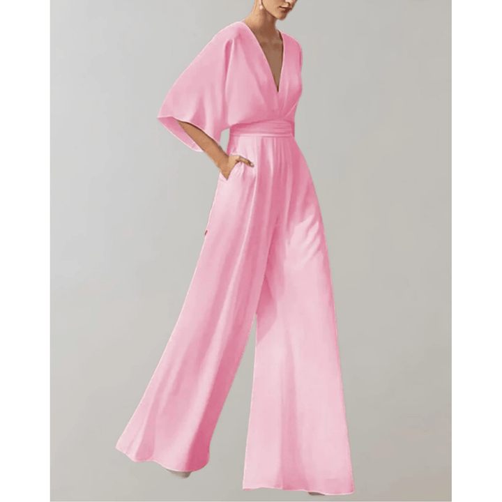 Combinaison femme moderne taille haute avec jambes larges, offrant confort et élégance. Vêtement polyvalent.