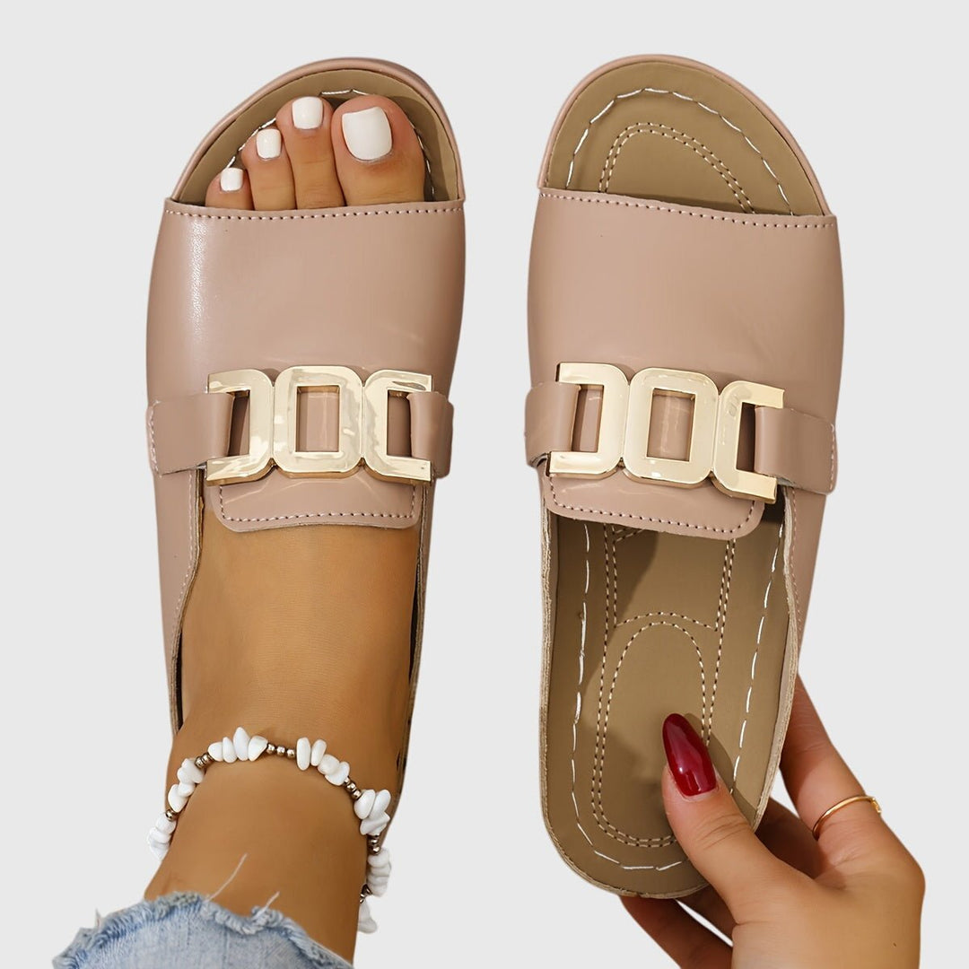 Chaussures plates à boucle pour femmes, sandales confortables idéales pour le quotidien et l'élégance estivale.