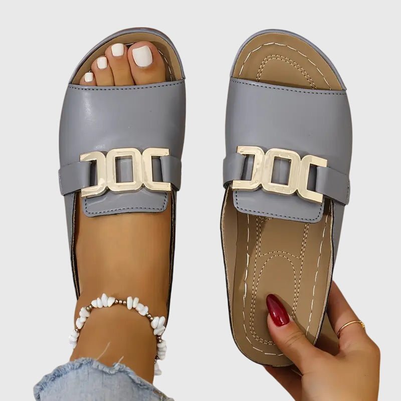 Sandales femme polyvalentes à boucle, parfaites pour un style intemporel et le confort estival au quotidien.