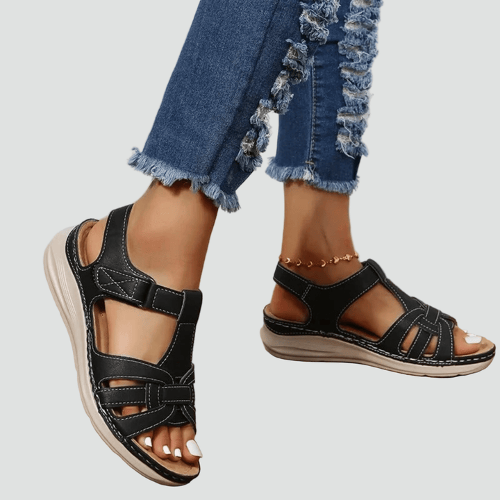 Sandales orthopédiques à scratch pour femme, confort et maintien optimal.