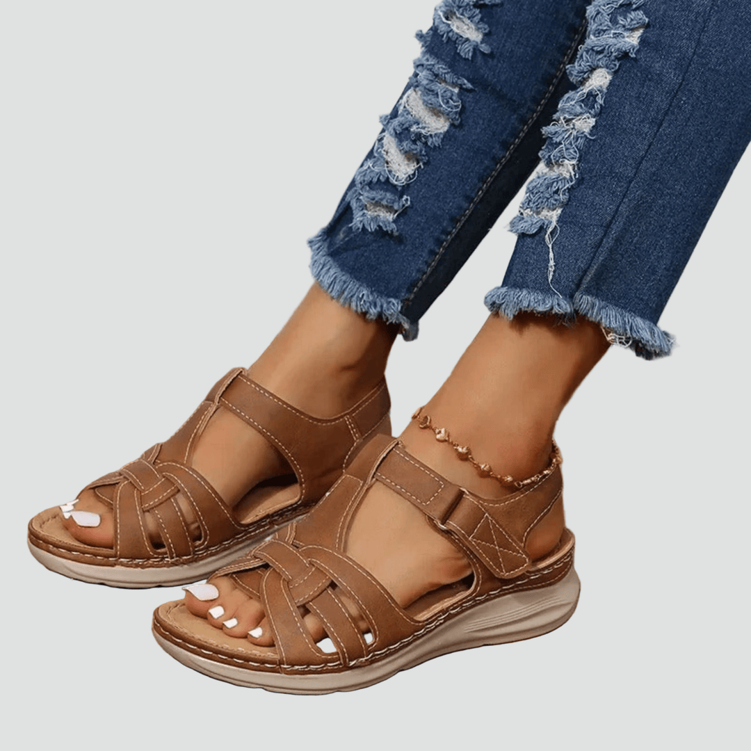 Confortables sandales orthopédiques femme, avec scratch pour un ajustement parfait.