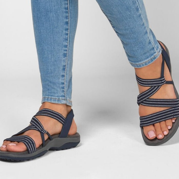 Sandales femme orthopédiques à soutien plantaire, idéales pour un confort de marche prolongée en été.