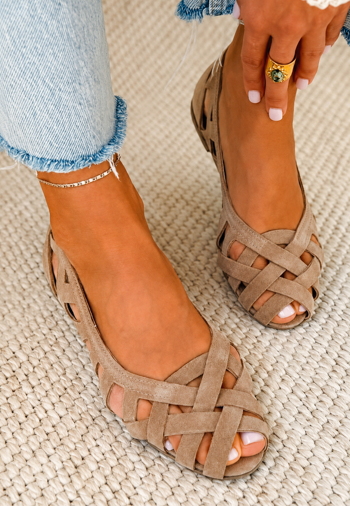 Nu-pieds femme orthopédiques plats, sandales été confort à lanières entrelacées pour un soutien optimal.