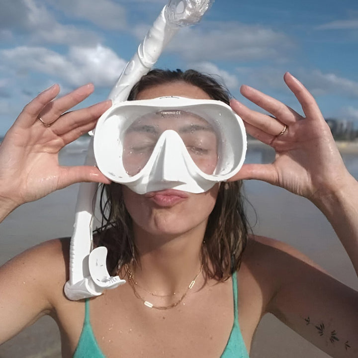 Masque de plongée intégral SeaView pour snorkeling, vision panoramique 180°, respiration facile sous l'eau.