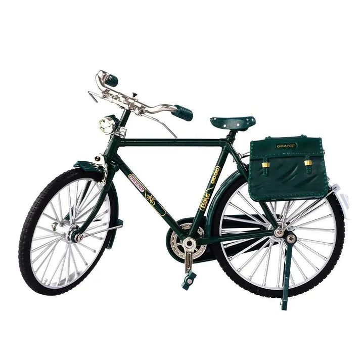 Maquette vélo miniature en métal et plastique. Kit de construction détaillé pour collectionneurs et passionnés.