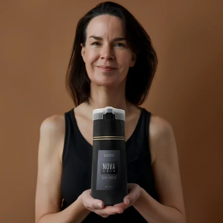 Raviveur de couleur instantané : shampooing colorant pour des cheveux brillants et des racines camouflées.