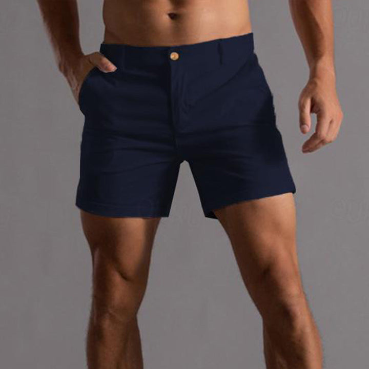 Short homme casual chic, coupe ajustée, idéal pour l'été et les occasions décontractées.