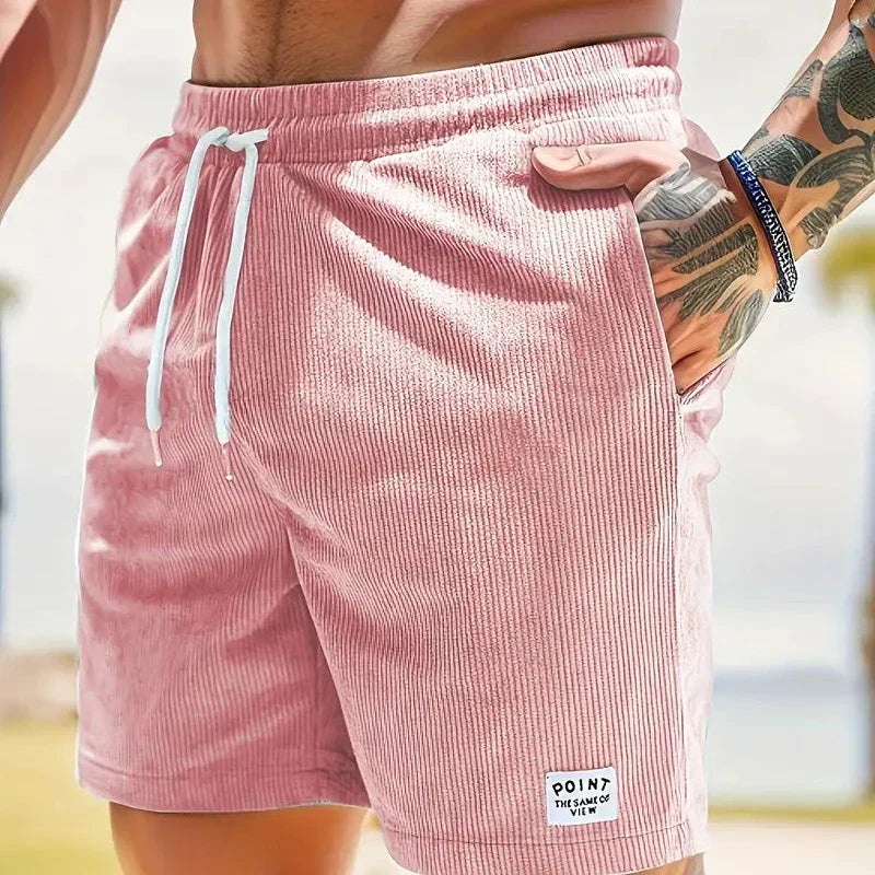 Short homme mode casual, coupe ample, taille cordon, idéal pour un look printanier.