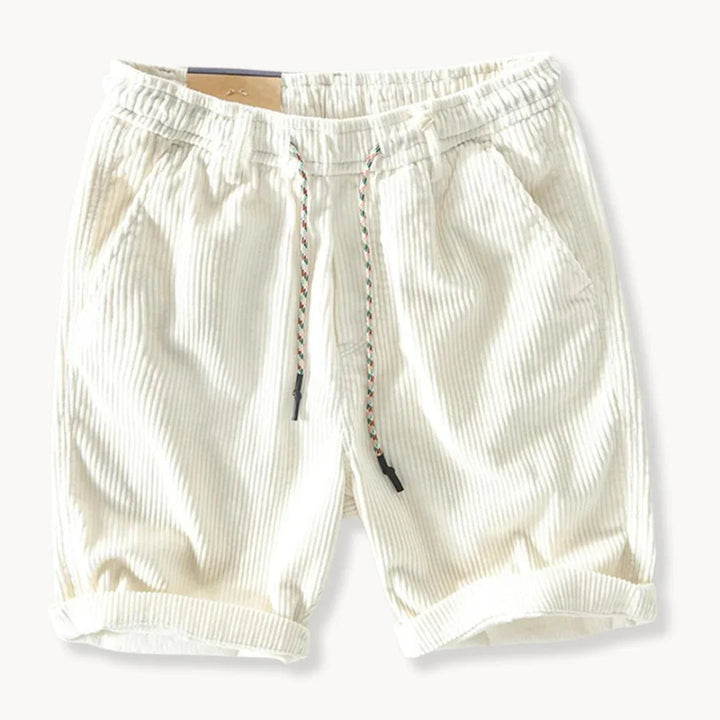 Short homme blanc ample avec cordon de serrage, vêtement mode masculine confortable pour l'été.