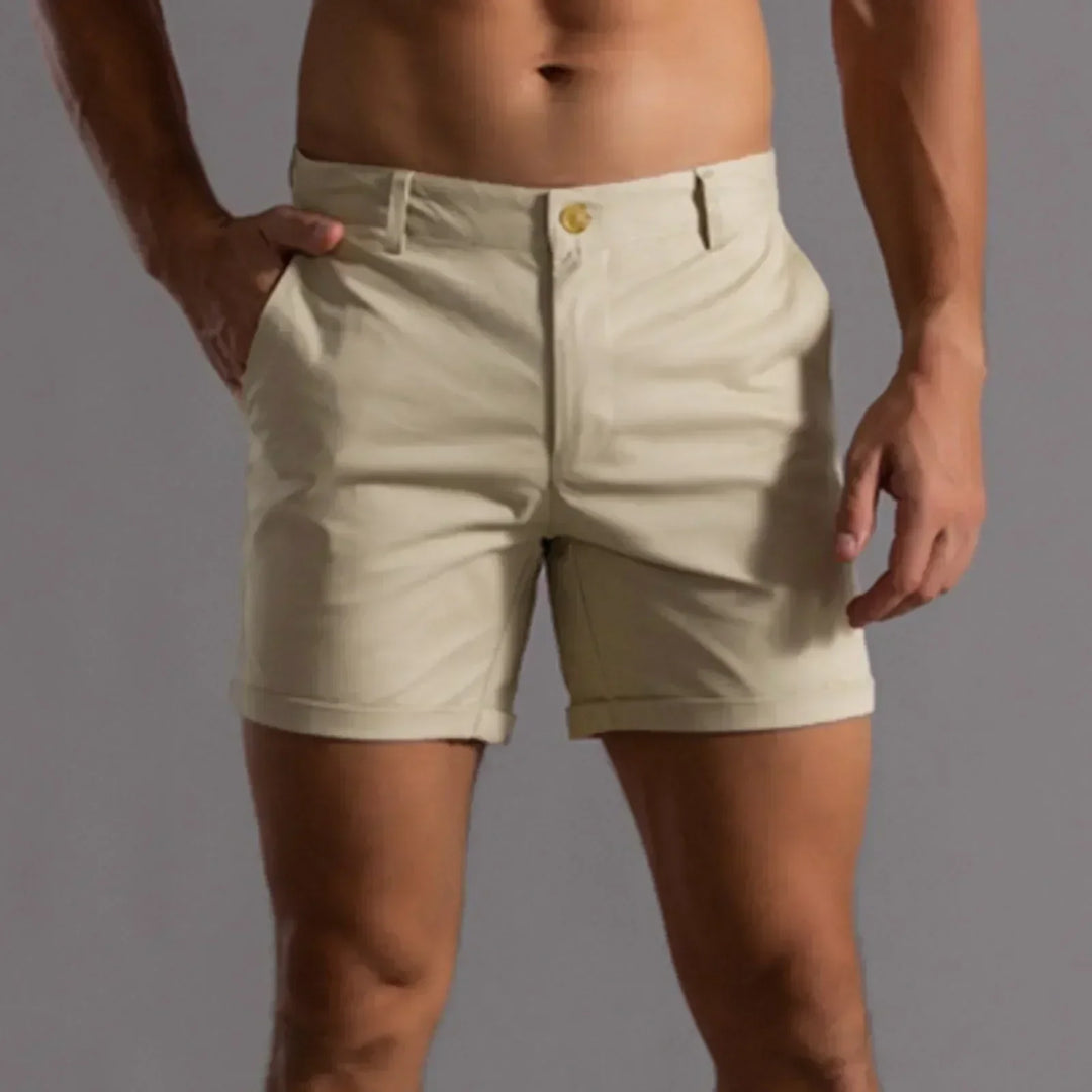 Short chino vert militaire pour homme, tendance et confortable pour l'été casual.