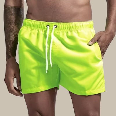 Short de bain homme bleu marine, coupe confortable, séchage rapide pour plage et piscine.