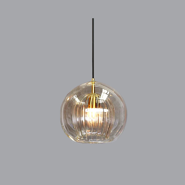 Lampe pendante design élégant avec globe en verre transparent, idéal décoration intérieure moderne.
