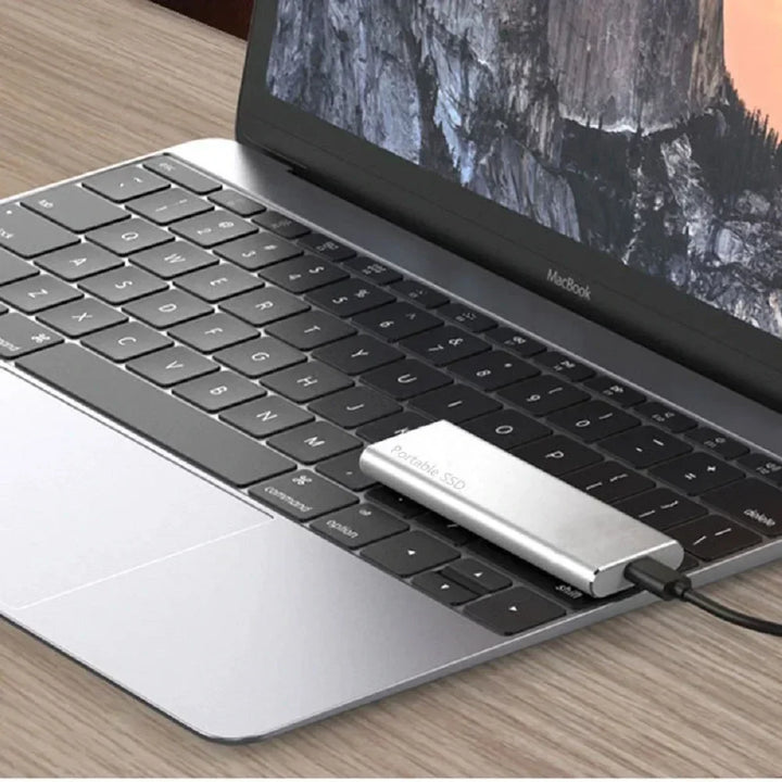 Stockage sécurisé 4 To: Disque dur externe portable ultra fin pour la protection de vos données importantes.