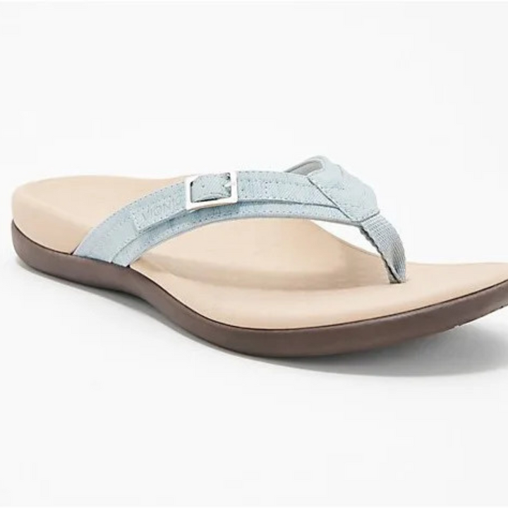 Chaussures d'été pour femmes : tongs orthopédiques offrant confort et soutien optimal de la voûte plantaire.