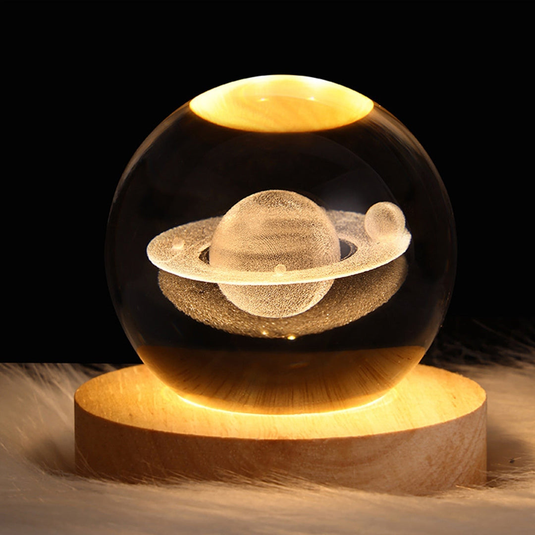 Lampe d'ambiance LED planète SolarSphere en cristal, lumière cosmique pour décoration maison et relaxation.